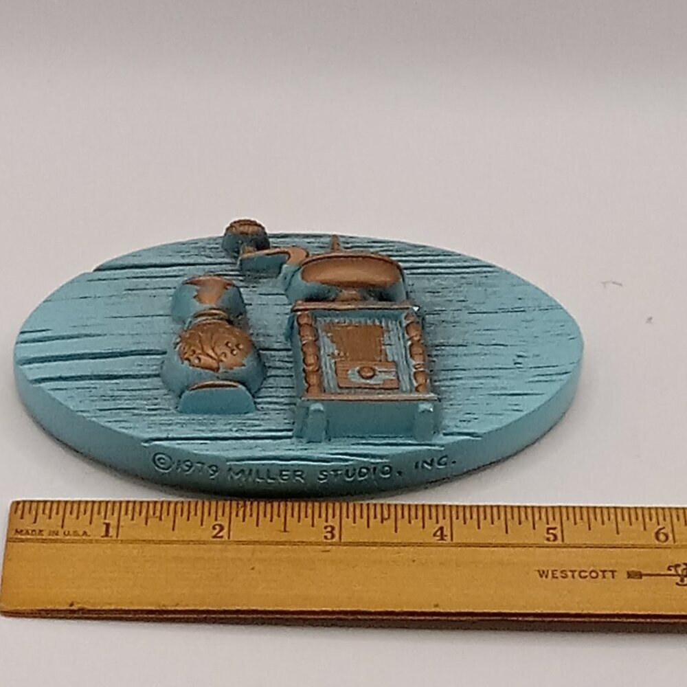 MILLER STUDIO '79 BLUE Oval Chalkware One Kitchen Plaque Coffee Grinder 5.25" - Picture 7 of 11